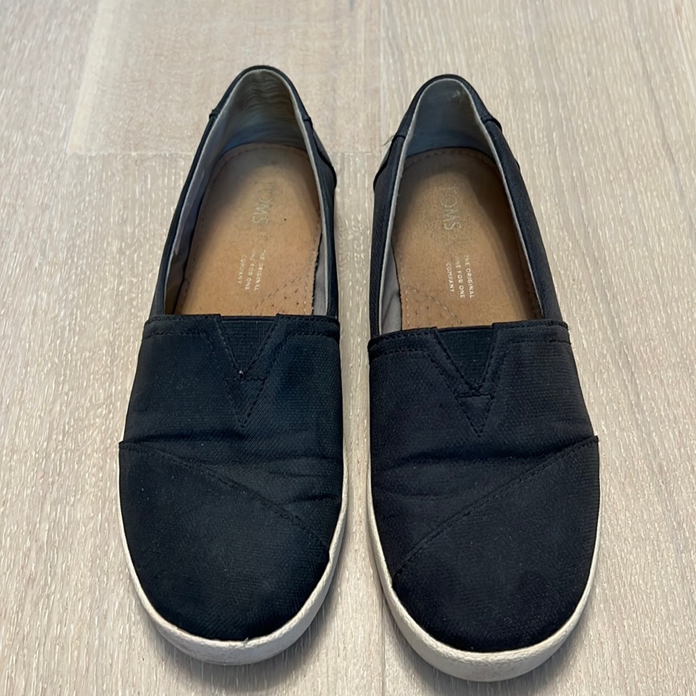 Toms women’s black shoe size 7